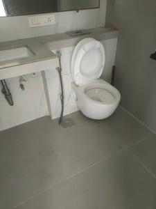Common Bathroom Image of 420 Sq.ft 1 BHK Apartment / Flat for rent in Powai Mumbai for Rs. 67000