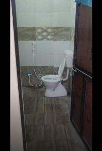 Bathroom Image of 250 Sq.ft 1 RK Apartment / Flat for rent in Industrial Area Ratlam for Rs. 4200