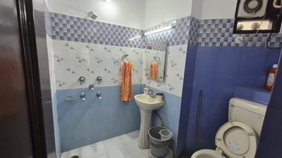 Bathroom Image of 2600 Sq.ft 2 BHK Builder Floor for rent in Trikuta Nagar Jammu for Rs. 25500