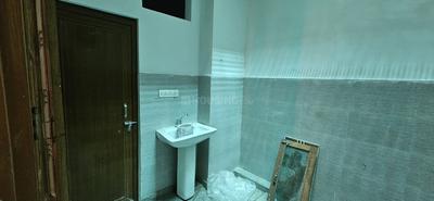 Bathroom Image of 1200 Sq.ft 2 BHK Builder Floor for rent in Gomti Nagar Lucknow for Rs. 16000