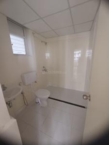 Bathroom Image of 1150 Sq.ft 3 BHK Apartment / Flat for rent in Senganmal Chennai for Rs. 25000