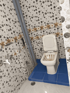 Bathroom Image of 700 Sq.ft 3 BHK Independent House for rent in Roshan Nagar Faridabad for Rs. 7000