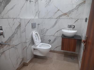 Bathroom Image of 400 Sq.ft 1 BHK Builder Floor for rent in Janakpuri New Delhi for Rs. 22000