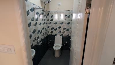 Bathroom Image of 400 Sq.ft 1 BHK Apartment / Flat for rent in Ramamurthy Nagar Bengaluru for Rs. 14000