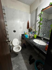 Bathroom Image of 1000 Sq.ft 2 BHK Apartment / Flat for rent in Vedant Kingston Aura, Handewadi Pune for Rs. 21000