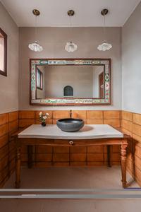 Bathroom Image of 6500 Sq.ft 4 BHK Independent House for rent in Alipore Kolkata for Rs. 400000