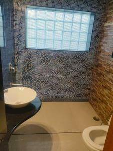 Bathroom Image of 1450 Sq.ft 3 BHK Apartment / Flat for rent in Vasant Kunj New Delhi for Rs. 68000