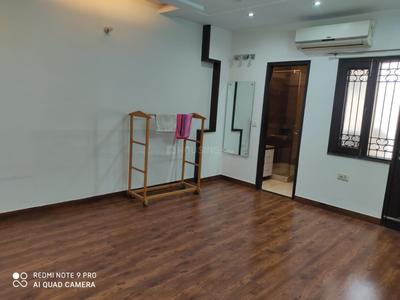 Bedroom Image of 2520 Sq.ft 4 BHK Builder Floor for sale in Punjabi Bagh New Delhi for Rs. 55000000