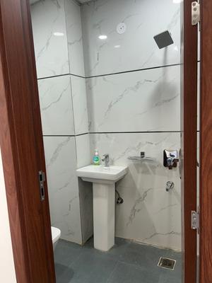 Bathroom Image of 900 Sq.ft 2 BHK Independent House for rent in Sector 17 Gurgaon for Rs. 40000