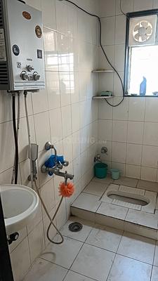 Bathroom Image of 650 Sq.ft 1 BHK Builder Floor for rent in Shri Senapati Bapat Co Operative Housing Society, Gokhalenagar Pune for Rs. 25000
