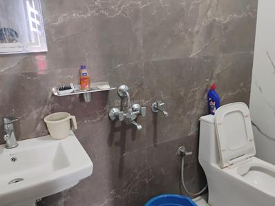 Bathroom Image of 1000 Sq.ft 2 BHK Builder Floor for rent in Clement Town Dehradun for Rs. 12000