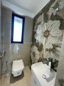 Bathroom Image of 2100 Sq.ft 4 BHK Apartment / Flat for sale in Khar West Mumbai for Rs. 135000000