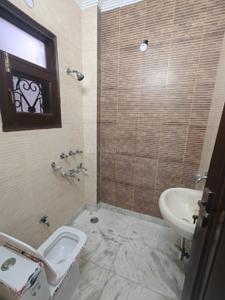 Bathroom Image of 1125 Sq.ft 3 BHK Independent House for rent in Vikaspuri 3bhk Luxurios Home, Vikaspuri New Delhi for Rs. 30000