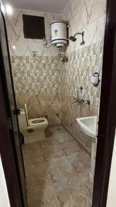Bathroom Image of 2250 Sq.ft 2 BHK Apartment / Flat for rent in Uttam Nagar New Delhi for Rs. 15000