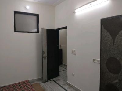 Bedroom Image of 450 Sq.ft 1 BHK Builder Floor for rent in Shalimar Bagh New Delhi for Rs. 15000