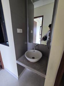 Bathroom Image of 900 Sq.ft 2 BHK Apartment / Flat for sale in The Atmosphere Phase 1, Mulund West Mumbai for Rs. 18000000