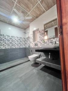 Bathroom Image of 1800 Sq.ft 2.5 BHK Builder Floor for rent in Sector 108 Noida for Rs. 36000