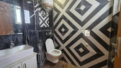Bathroom Image of 1236 Sq.ft 3 BHK Builder Floor for rent in Karol Bagh New Delhi for Rs. 55555