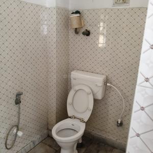 Bathroom Image of 1550 Sq.ft 3 BHK Apartment / Flat for rent in Ashiana Digha Road Patna for Rs. 18500