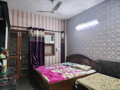 Bedroom Image of 700 Sq.ft 2 BHK Builder Floor for rent in Begumpur New Delhi for Rs. 27000