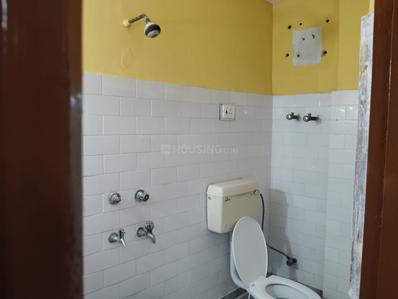 Bathroom Image of 845 Sq.ft 2 BHK Apartment / Flat for sale in Mamomaya Apartment, Paschim Barisha Kolkata for Rs. 4173763