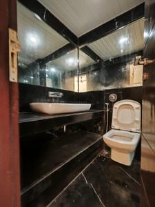 Bathroom Image of 1900 Sq.ft 3 BHK Apartment / Flat for sale in RNA Continental, Chembur Mumbai for Rs. 39000000