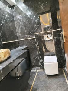 Common Bathroom Image of 7200 Sq.ft 5 BHK Builder Floor for rent in DLF City Phase 1, DLF Phase 1 Gurgaon for Rs. 650000