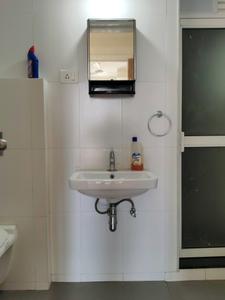 Common Bathroom Image of 1301 Sq.ft 3 BHK Apartment / Flat for sale in Oberoi Eternia Towers A to D, Mulund West Mumbai for Rs. 47500000