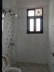 Common Bathroom Image of 1125 Sq.ft 3 BHK Builder Floor for rent in ATFL JVTS Gardens, Chhattarpur New Delhi for Rs. 25000