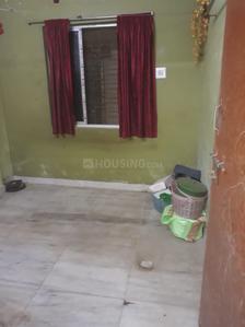 Bedroom Image of 350 Sq.ft 1 BHK Apartment / Flat for rent in Lake Gardens Kolkata for Rs. 7500