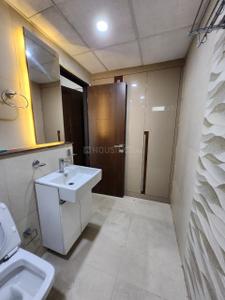 Bathroom Image of 1380 Sq.ft 2 BHK Apartment / Flat for rent in Supertech Supernova, Sector 94 Noida for Rs. 52000