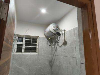 Bathroom Image of 516 Sq.ft 1 BHK Builder Floor for rent in Bommanahalli Bengaluru for Rs. 22000