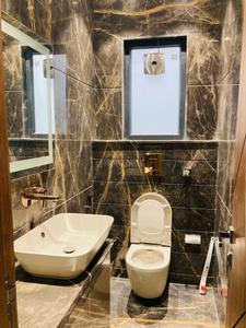 Bathroom Image of 2850 Sq.ft 4 BHK Builder Floor for sale in DLF Phase 2 Gurgaon for Rs. 47000000