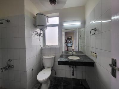 Bathroom Image of 2300 Sq.ft 3 BHK Apartment / Flat for sale in Central Park 2 Bellevue, Sector 48 Gurgaon for Rs. 40000000
