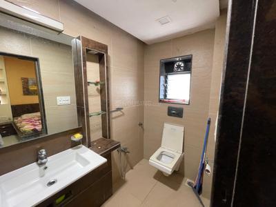 Bathroom Image of 1500 Sq.ft 3 BHK Apartment / Flat for rent in  Sea Castle Apartments, Andheri West Mumbai for Rs. 170000