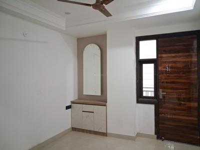 Bedroom Image of 2200 Sq.ft 4.5 BHK Apartment / Flat for sale in JMD Siddhi Vinayak by JMD Construction, Sector 73 Noida for Rs. 7600000