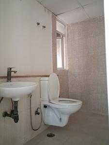 Common Bathroom Image of 950 Sq.ft 2 BHK Apartment / Flat for sale in Jaypee Kosmos, Sector 134 Noida for Rs. 7500000