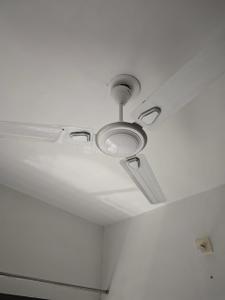 Bathroom Image of 1400 Sq.ft 3 BHK Apartment / Flat for sale in Seasons Prime, Bhayli Vadodara for Rs. 5600000