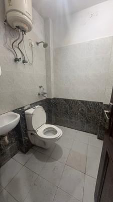 Bathroom Image of 700 Sq.ft 1 BHK Builder Floor for rent in Sector 57 Gurgaon for Rs. 20000