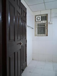 Common Bathroom Image of 1359 Sq.ft 3 BHK Apartment / Flat for sale in Paramount Floraville, Kulesara Noida for Rs. 16500000