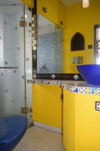 Bathroom Image of 1600 Sq.ft 3 BHK Apartment / Flat for sale in Khar West Mumbai for Rs. 32000000