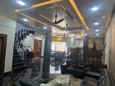 Living Room Image of 4350 Sq.ft 7 BHK Independent House for sale in Sona Enclave, Modinagar Ghaziabad for Rs. 50000000