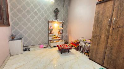 Bedroom Image of 1450 Sq.ft 4 BHK Builder Floor for sale in Mayur Vihar Phase 1 New Delhi for Rs. 14500000