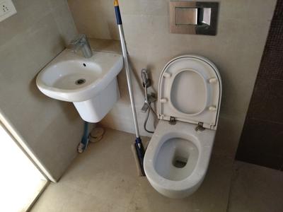 Image of 750 Sq.ft 2 BHK Apartment / Flat for rent in Kanakia Hollywood, Andheri West, Mumbai for Rs. 125000