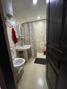 Bathroom Image of 1295 Sq.ft 2 BHK Apartment / Flat for rent in Paramount Symphony, Crossings Republik Ghaziabad for Rs. 18000