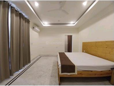 Bedroom Image of 3500 Sq.ft 4 BHK Builder Floor for rent in Sector 104 Noida for Rs. 100000