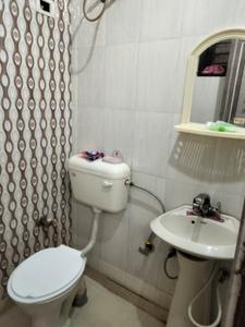 Bathroom Image of 450 Sq.ft 1 BHK Builder Floor for rent in Uttam Nagar New Delhi for Rs. 14510