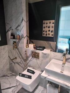 Bathroom Image of 638 Sq.ft 2 BHK Apartment / Flat for sale in Chandak Highscape City, Chembur Mumbai for Rs. 16400000