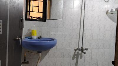 Bathroom Image of 680 Sq.ft 1 BHK Apartment / Flat for rent in Kondhwa Pune for Rs. 25000