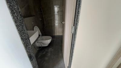 Bathroom Image of 360 Sq.ft 1 BHK Apartment / Flat for rent in Paradigm Antalya, Jogeshwari West Mumbai for Rs. 46000